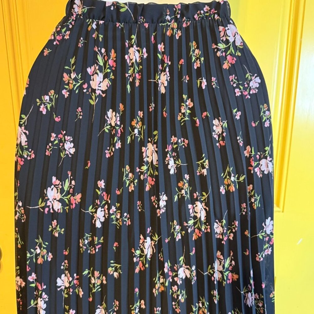 Vince Camuto Skirt Size Medium Midi Accordion Lined Floral Office - Picture 2 of 6